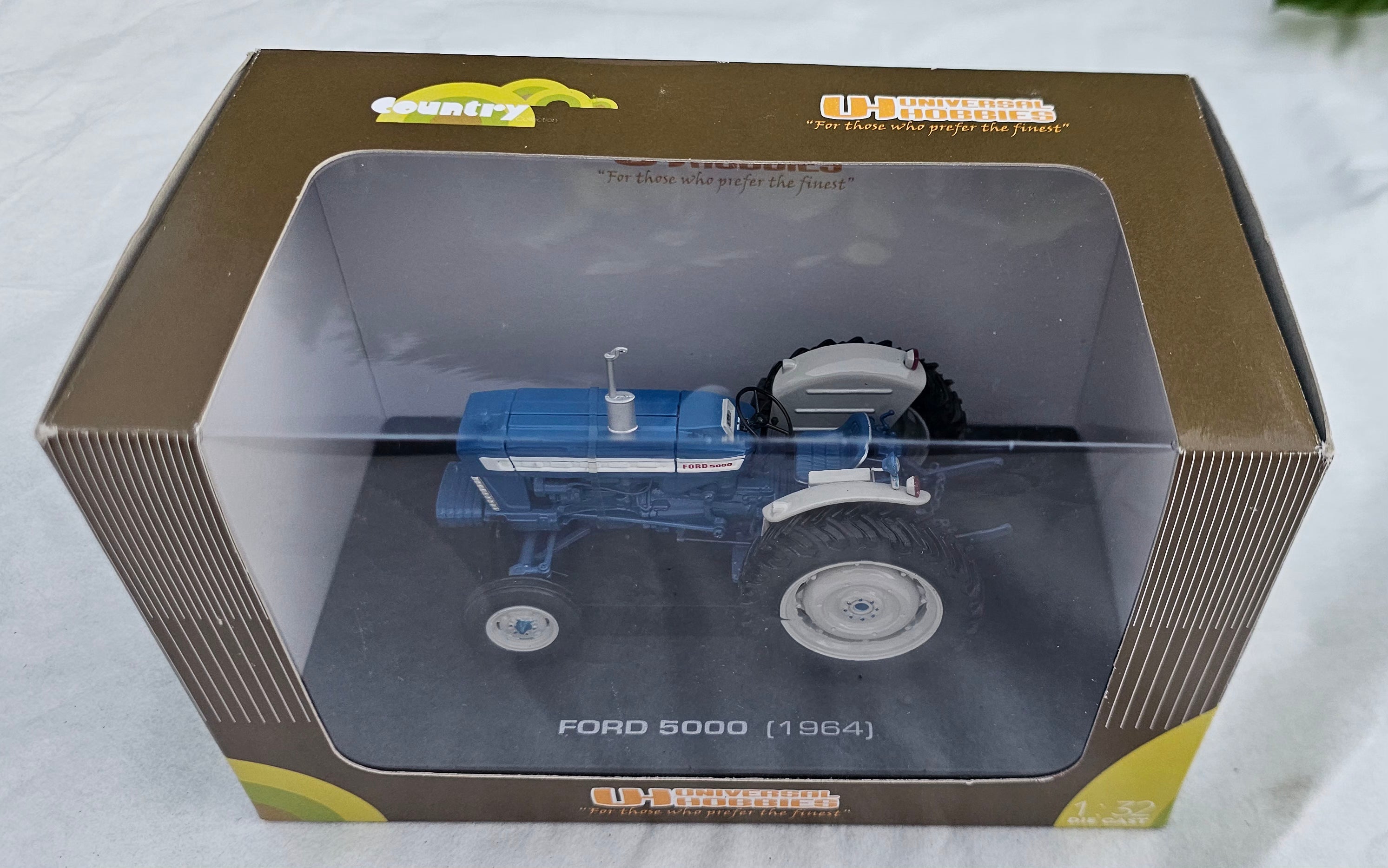 Universal Hobbies Ford 5000 Tractor UH2808