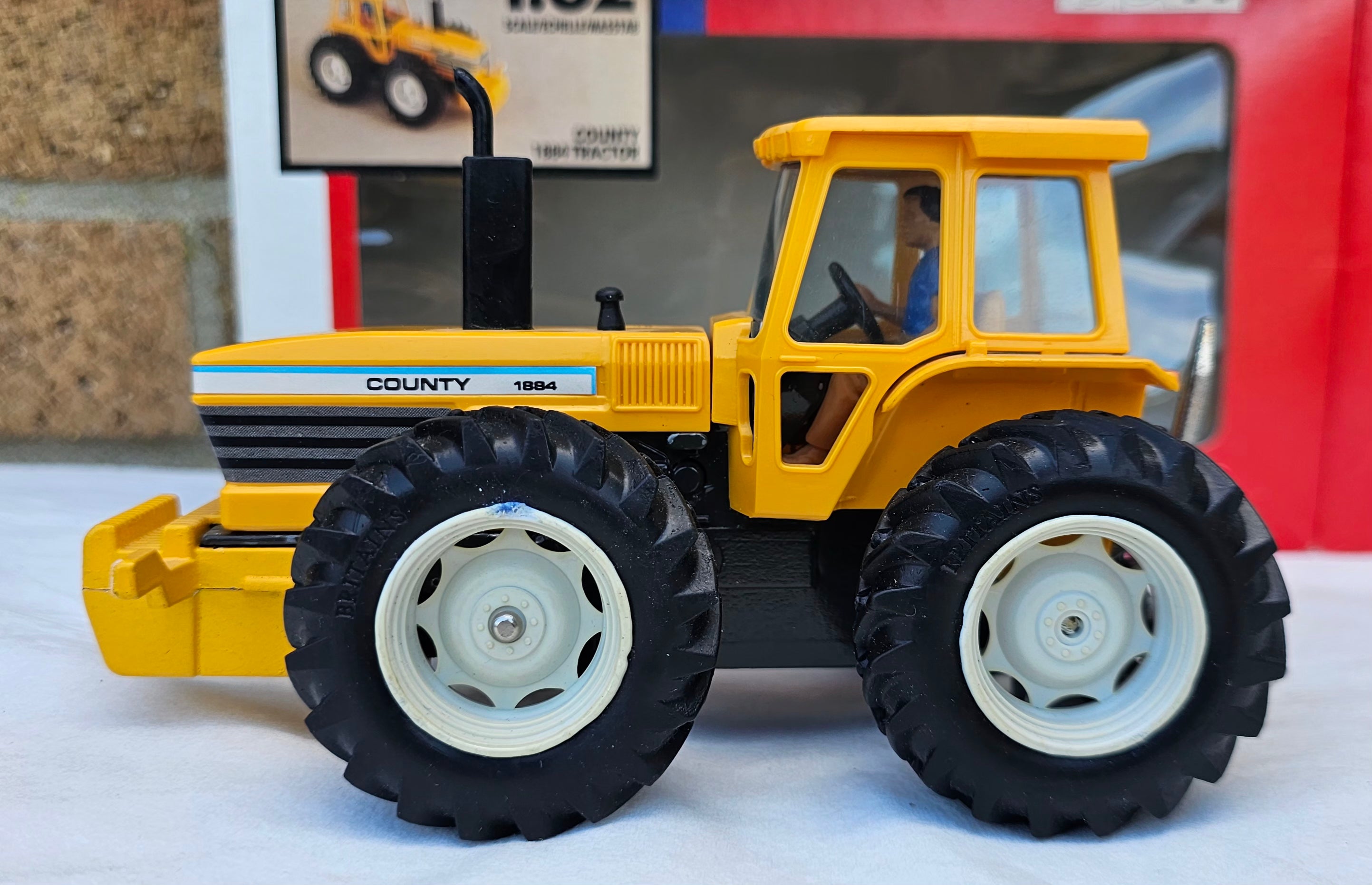 Britains County 1884 Tractor Yellow 9521