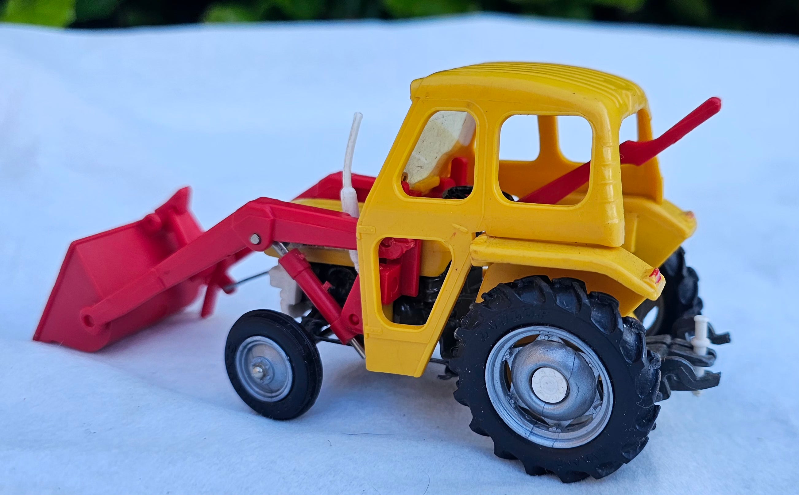 Britains Massey Ferguson 135 Tractor Industrial With Loader