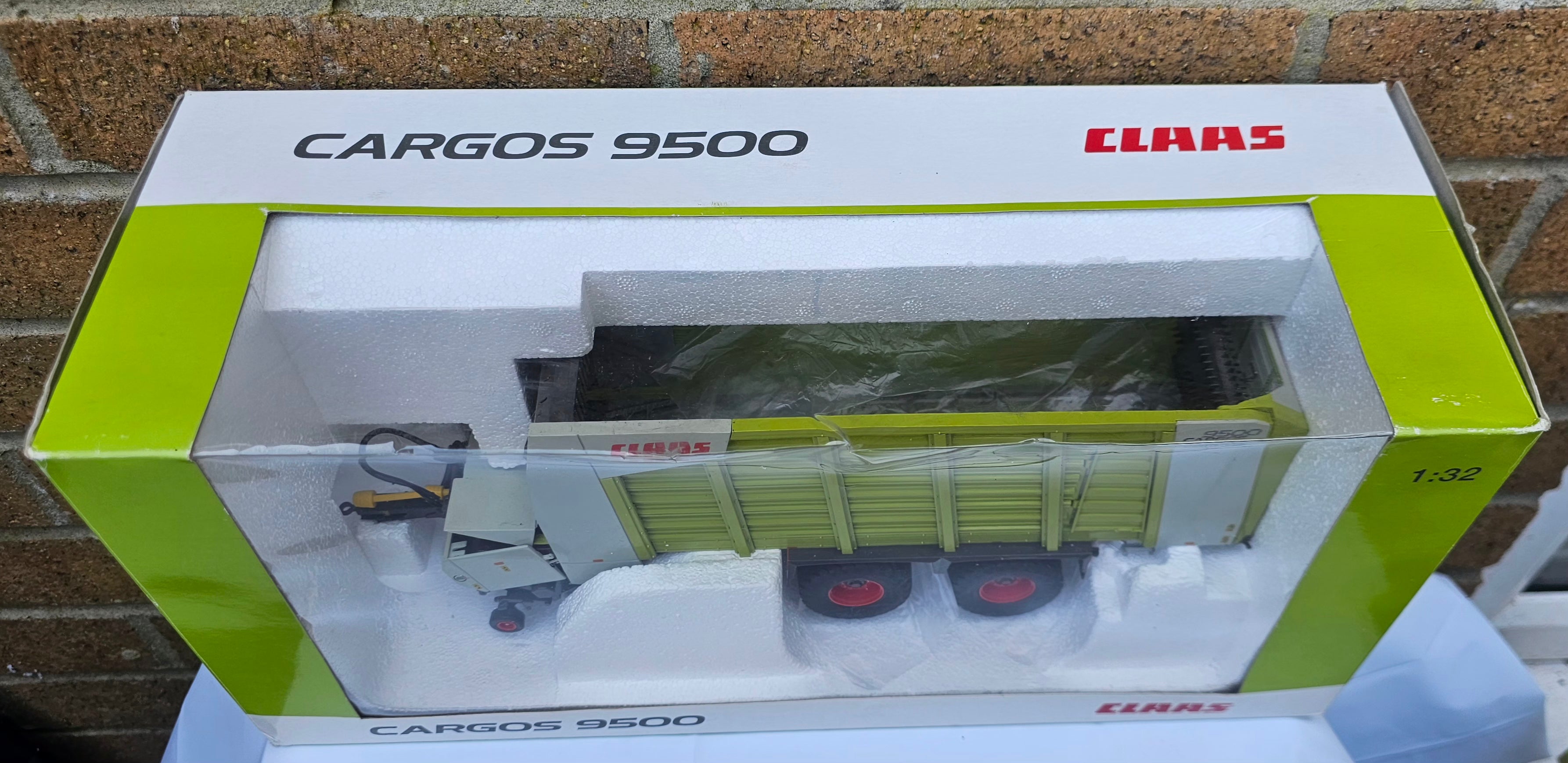 Schuco Claas Cargos 9500 Loader Wagon