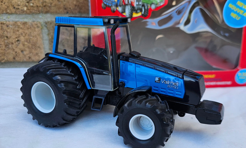 Britains Valmet 8750 Tractor With Floatation Tyres 9446