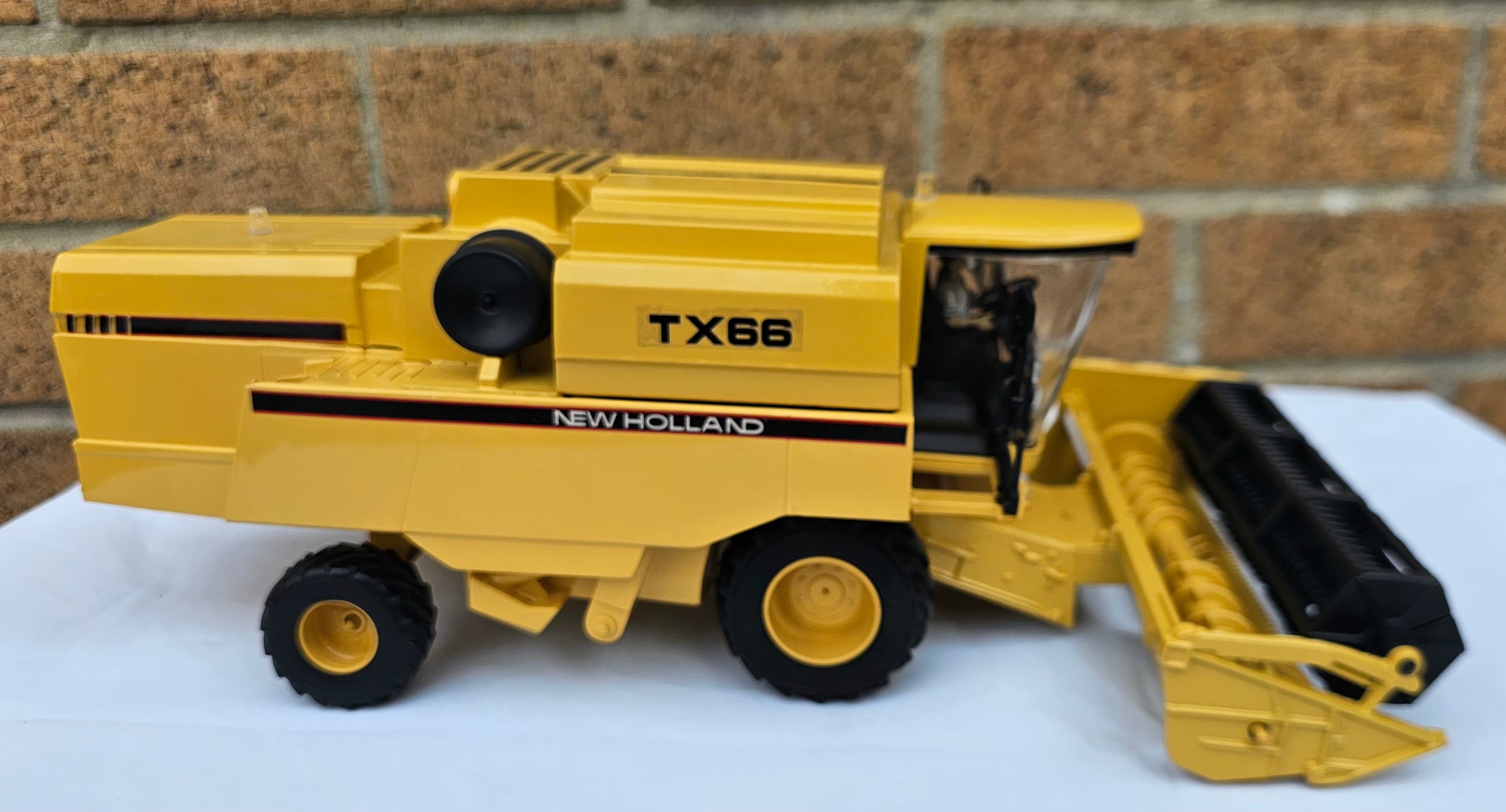 Ros New Holland TX66 Combine