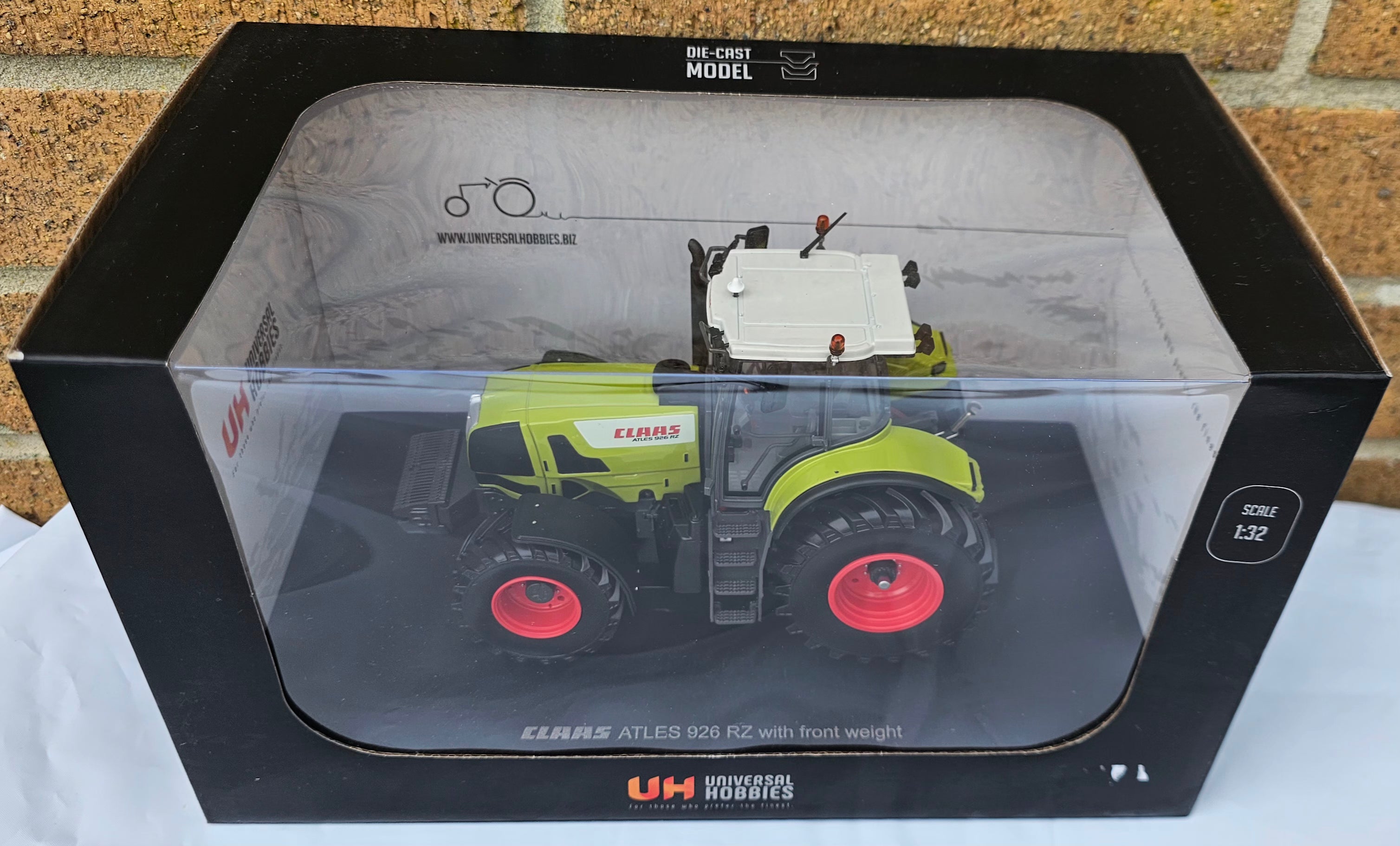 Universal Hobbies Claas Atles 926 RZ Tractor UH6704