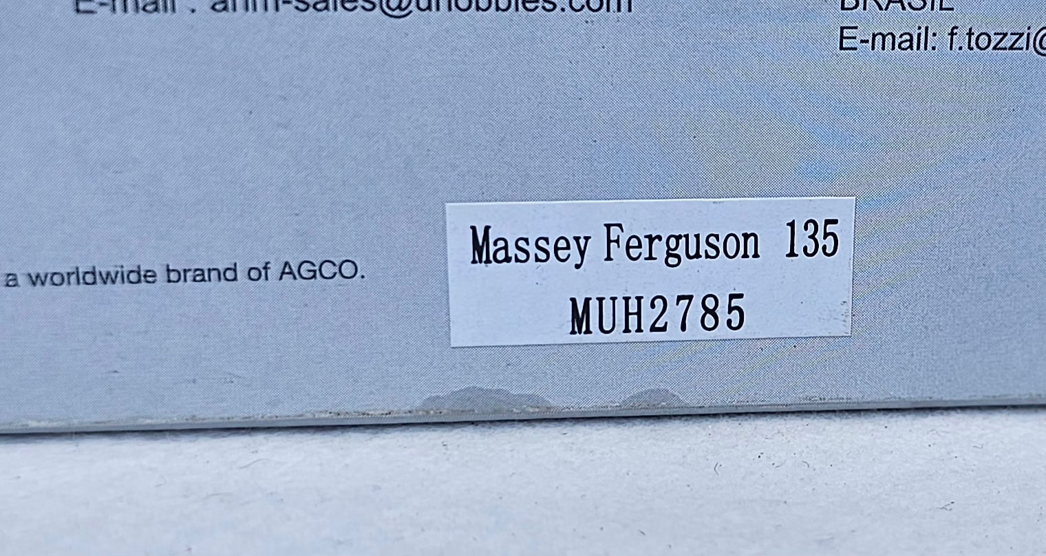 Universal Hobbies Massey Ferguson 135 Tractor MUH2785