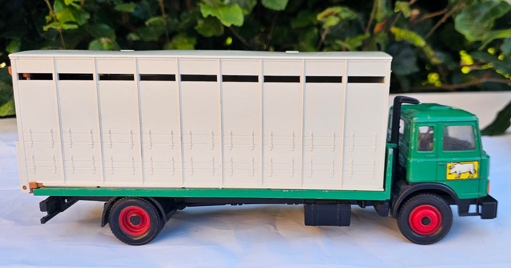 Britains Iveco Cattle Livestock Lorry Transporter Green