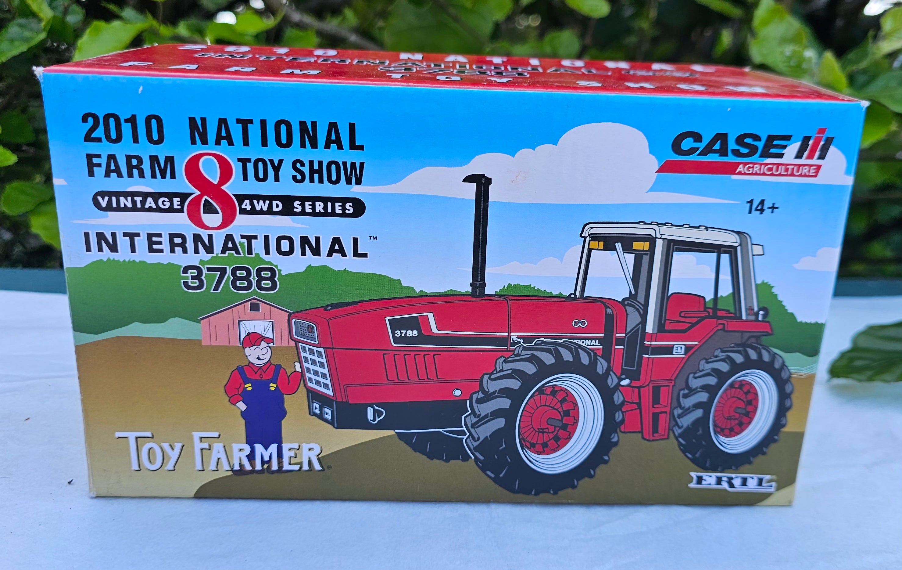 Ertl 2010 National Farm Toy Show International 3788 Tractor
