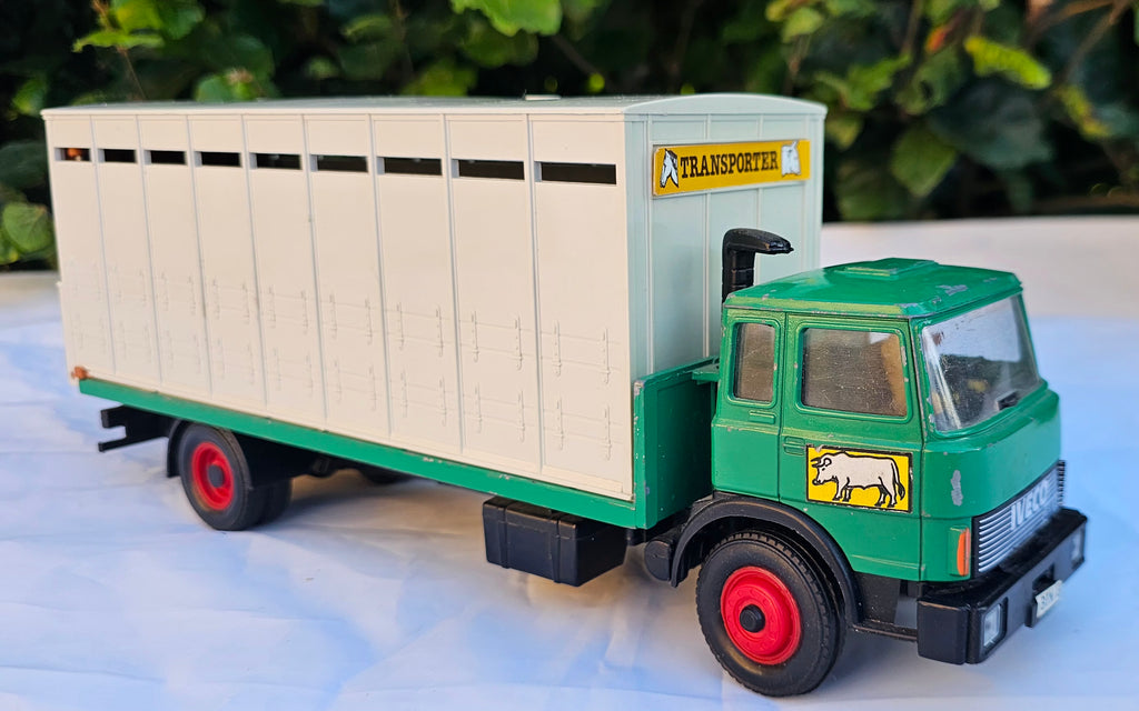 Britains Iveco Cattle Livestock Lorry Transporter Green