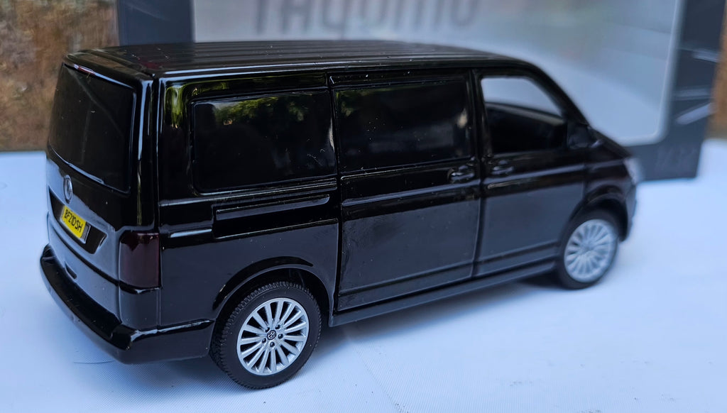 Tayumo 1/32 VW Transporter Van Diorama