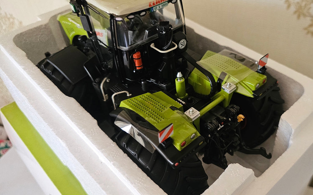 Wiking Class Xerion 5000 Tractor Dealer Box