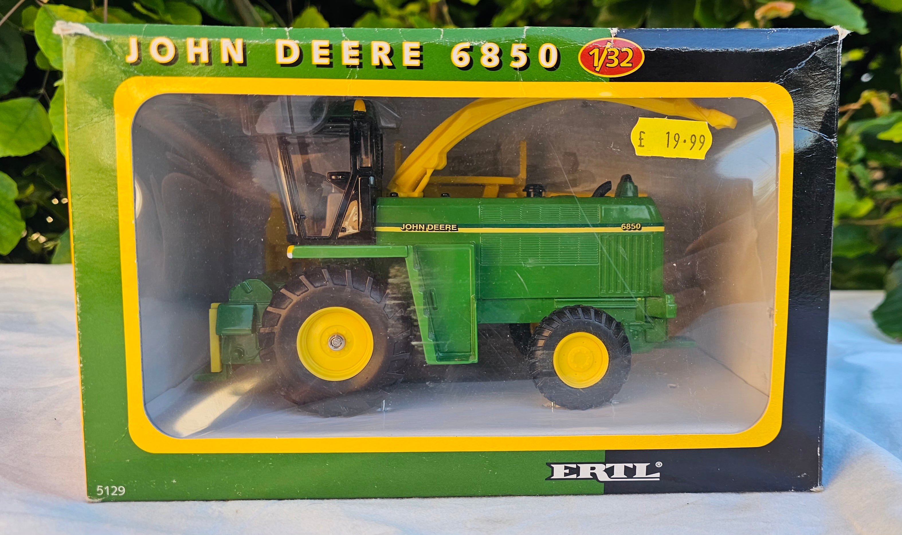 Ertl John Deere 6850 Forage Harvester