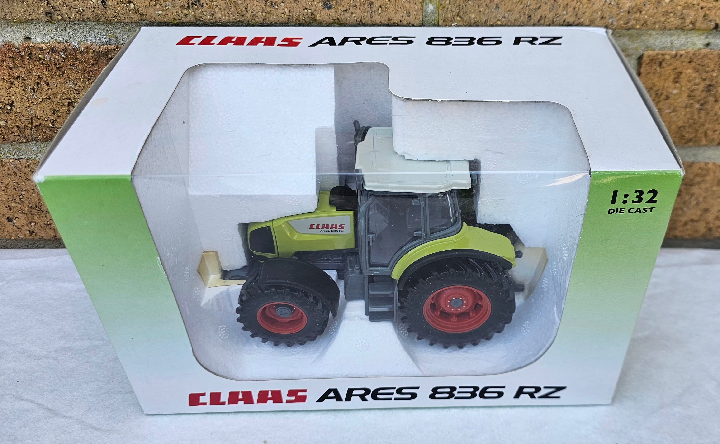 Universal Hobbies Claas 836 RZ Tractor