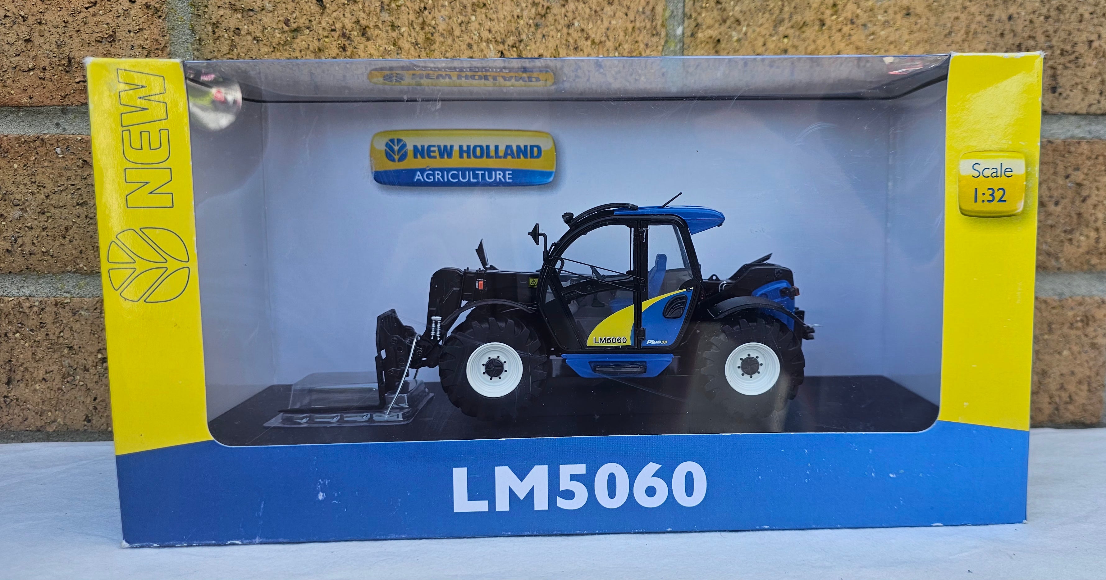 Universal Hobbies New Holland LM5060 Telehandler UH4009