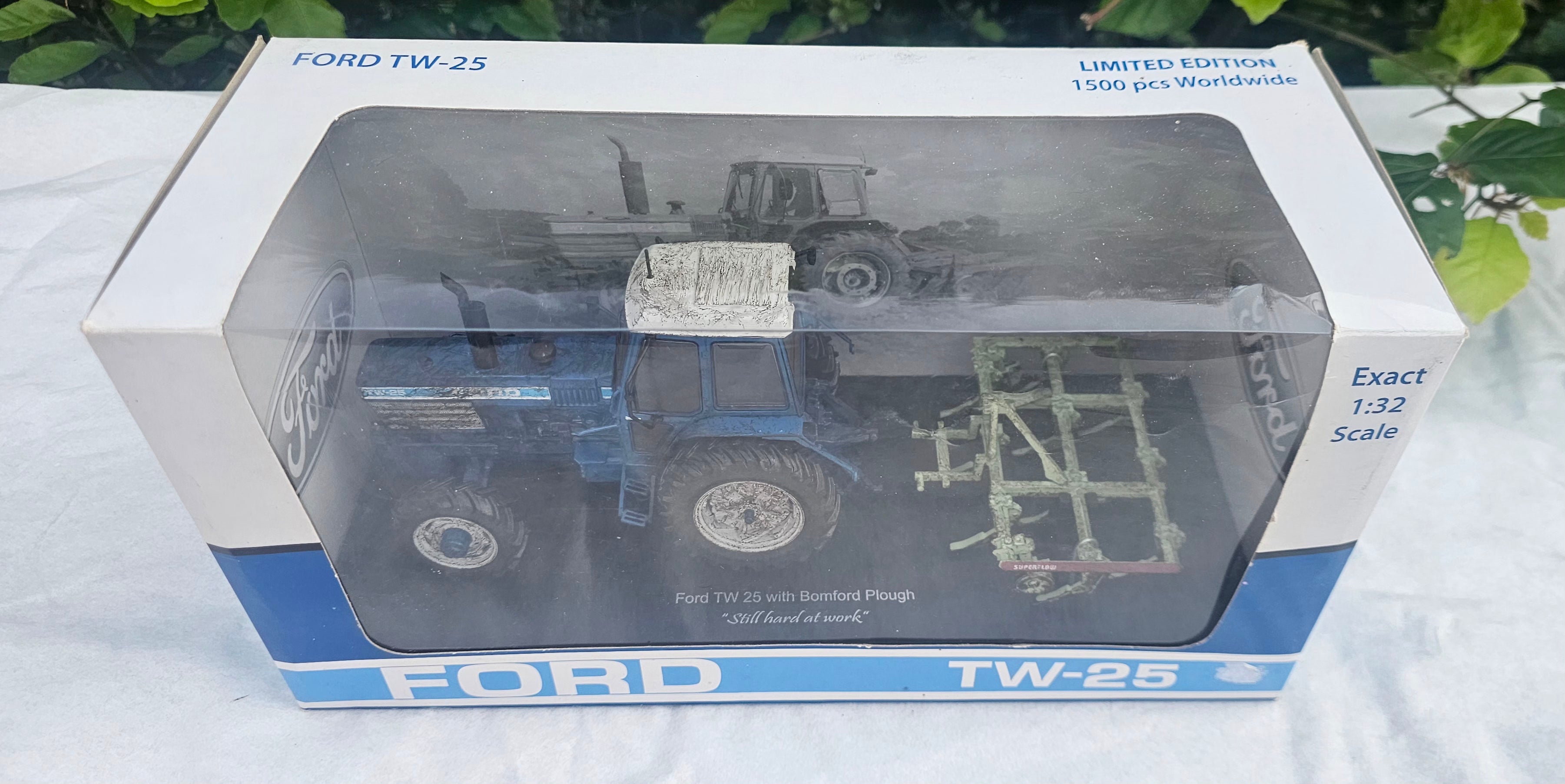 Universal Hobbies Ford TW25 + Bomford Superflow Still Hard At Work UH7118