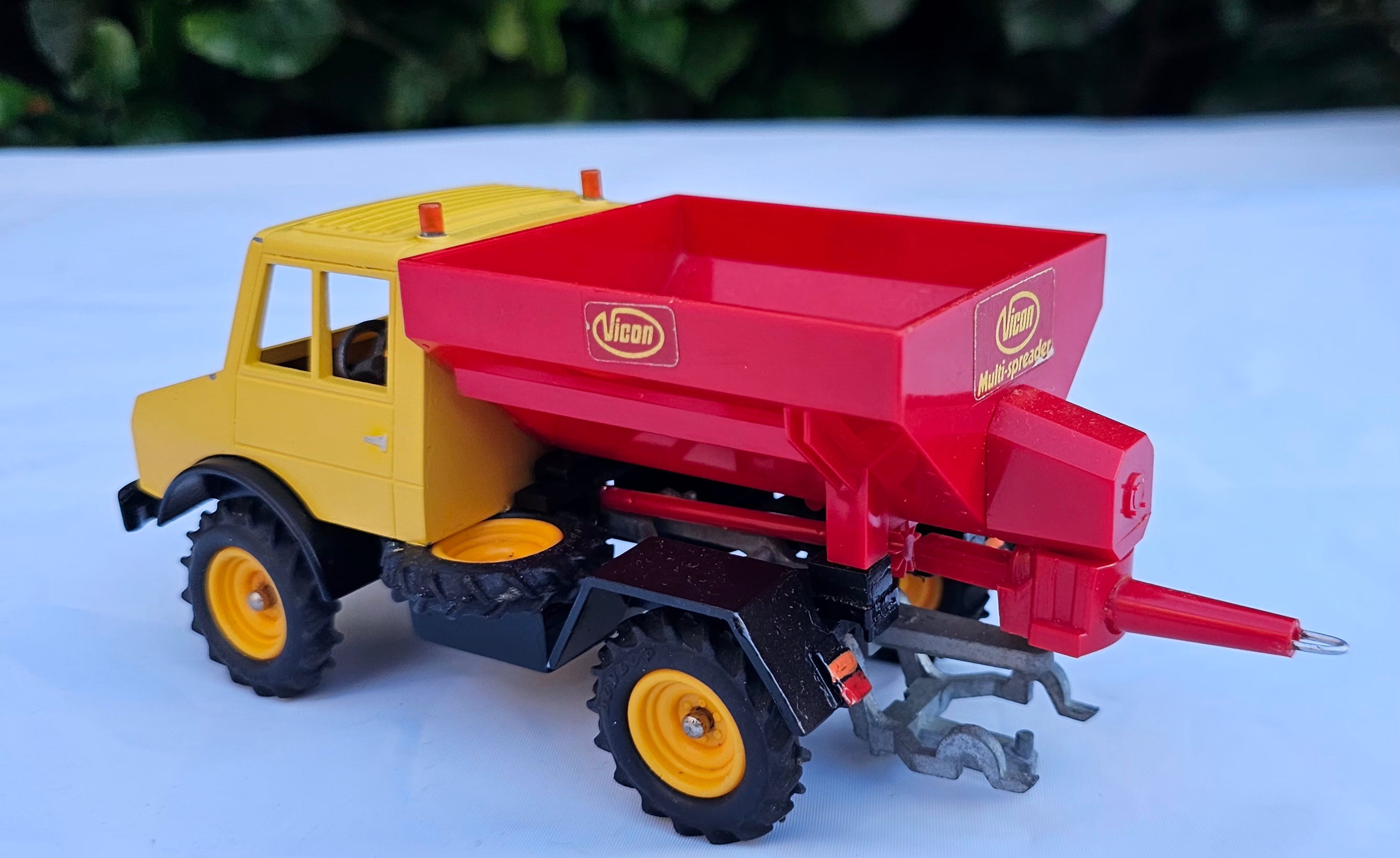 Britains Unimog & Vicon Spreader Conversion