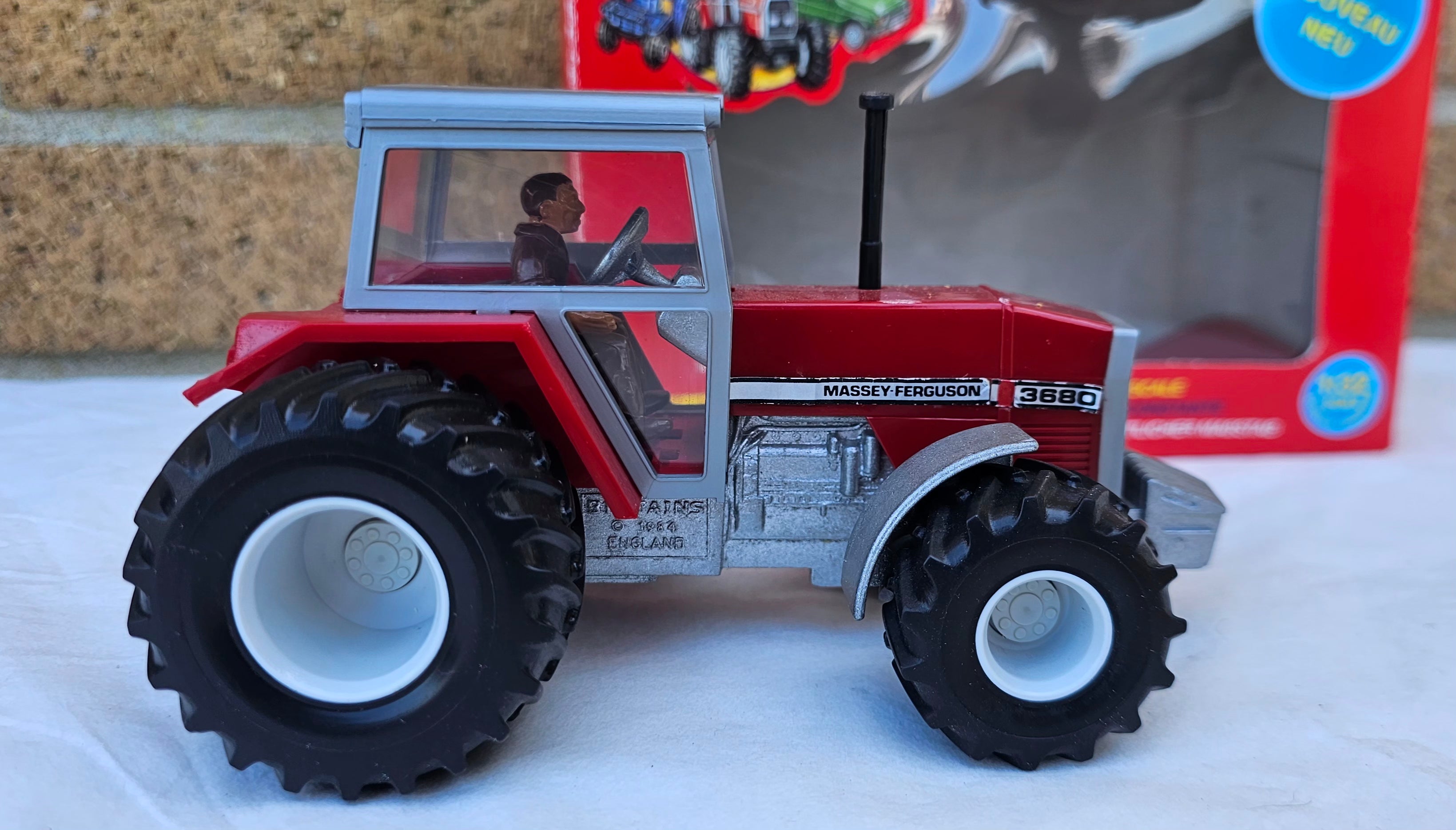 Britains Massey Ferguson 3680 With Floatation Tyres 9441 Factory Error