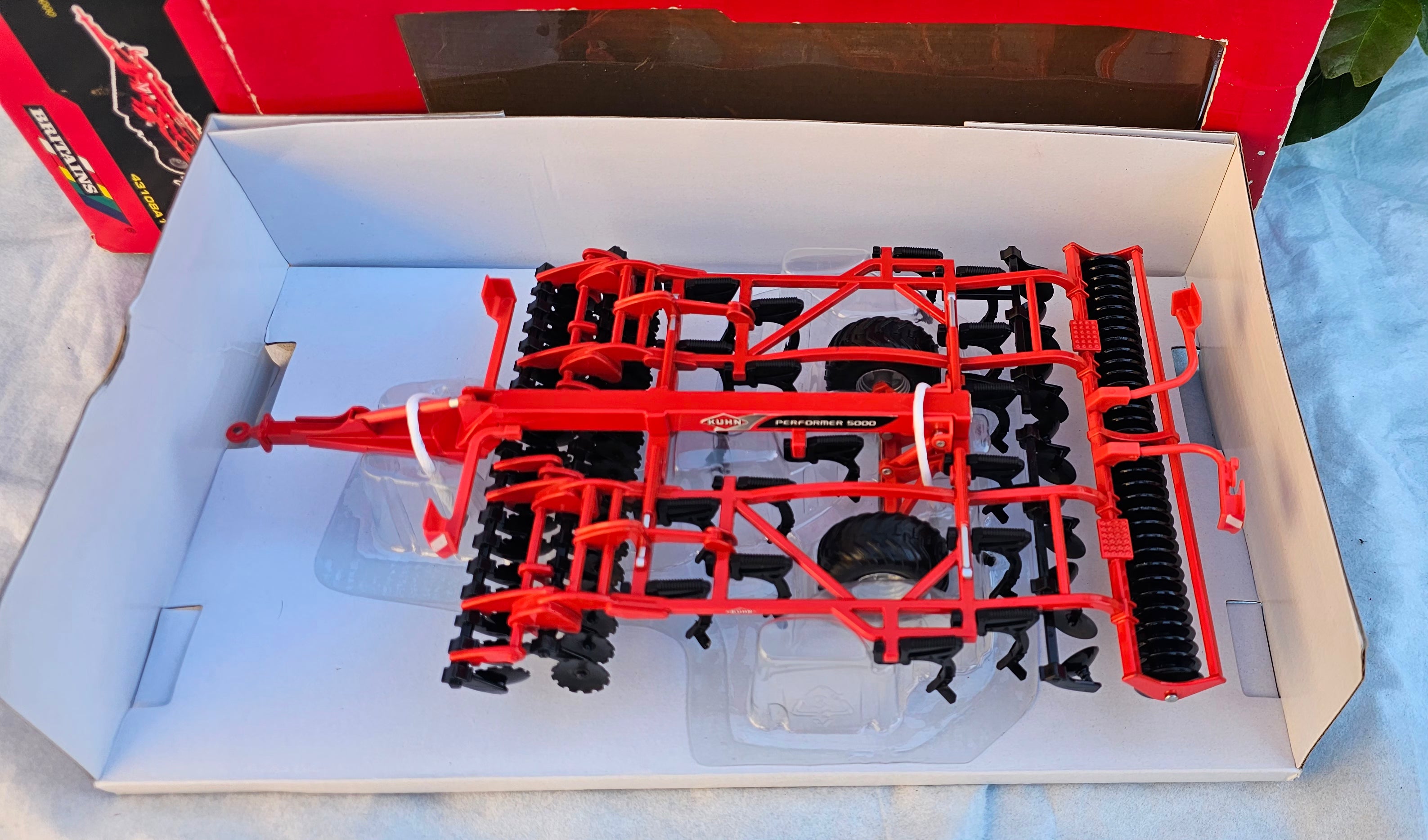 Britains Kuhn Performer 5000 Cultivator 43108A1