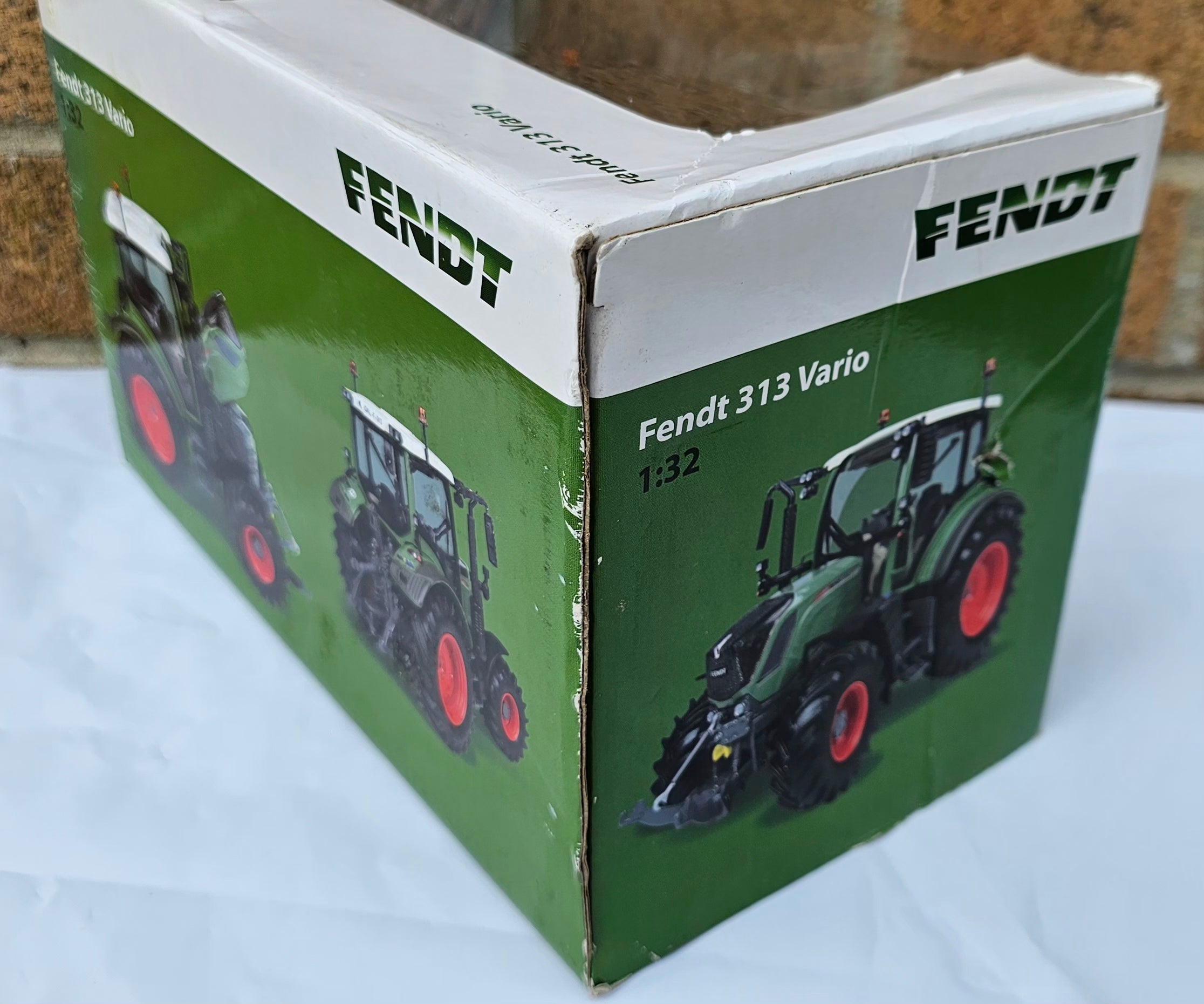Universal Hobbies Fendt 313 Vario Tractor