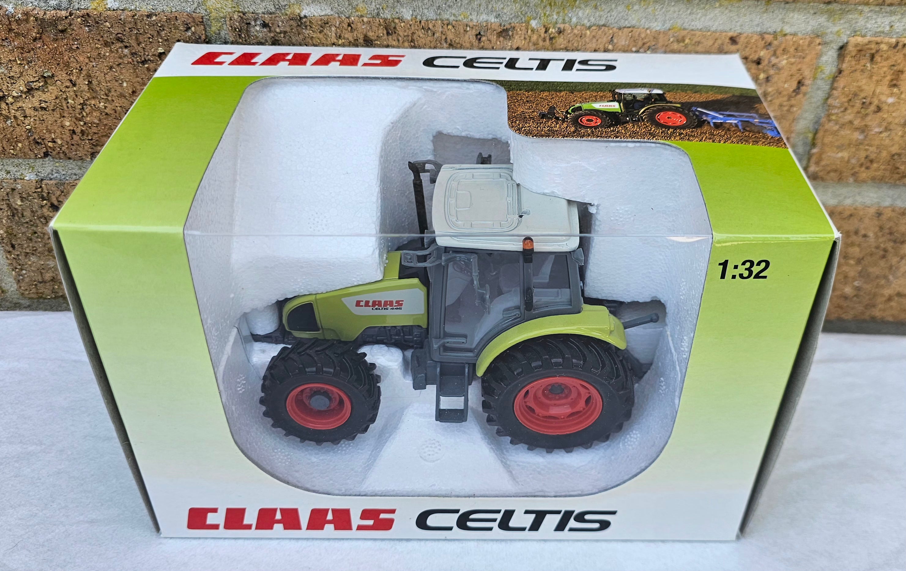 Universal Hobbies Claas Celtis Tractor