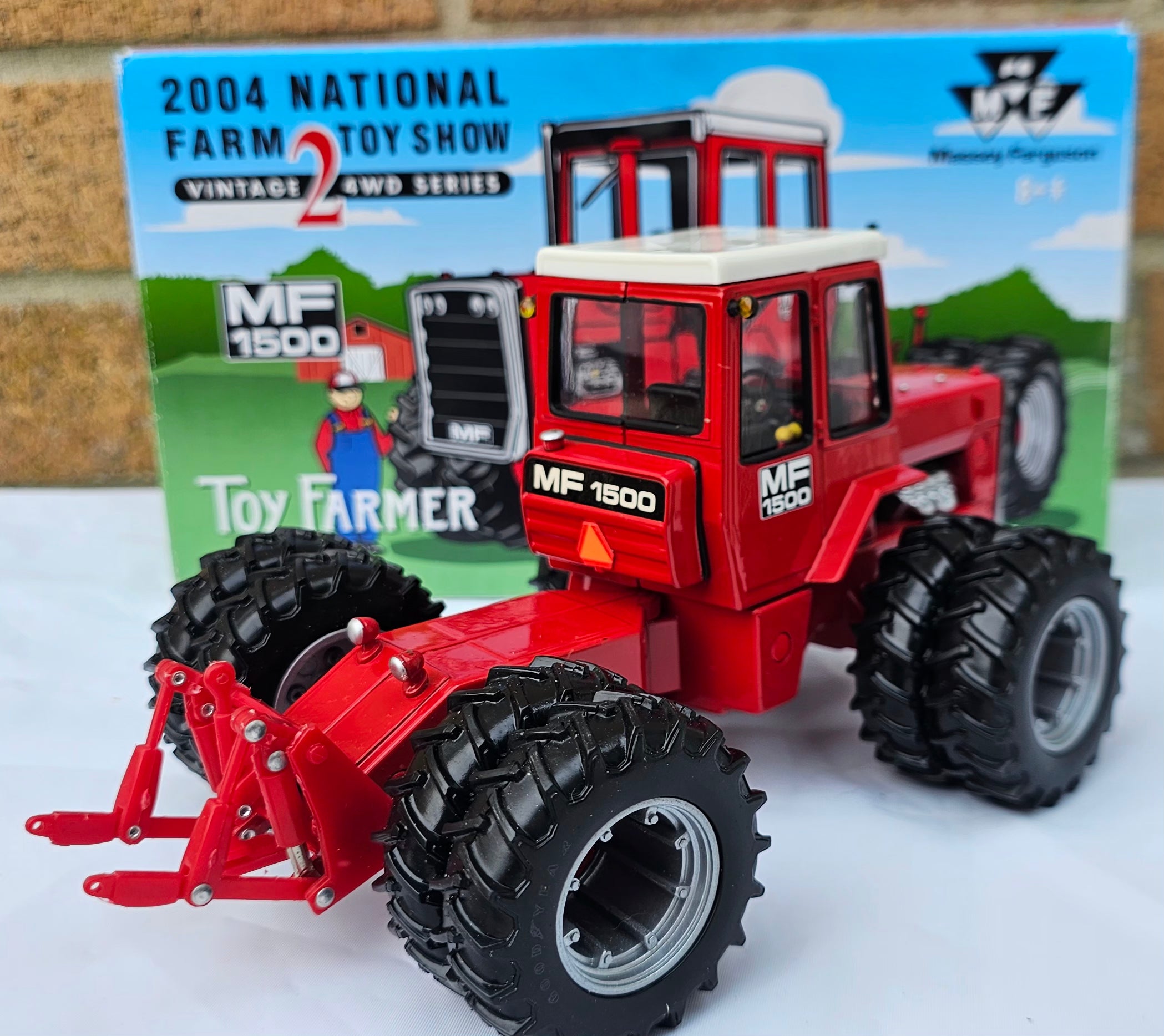Ertl Toy Farmer Nationa Farm Toy Show MF 1500 Tractor 1/32