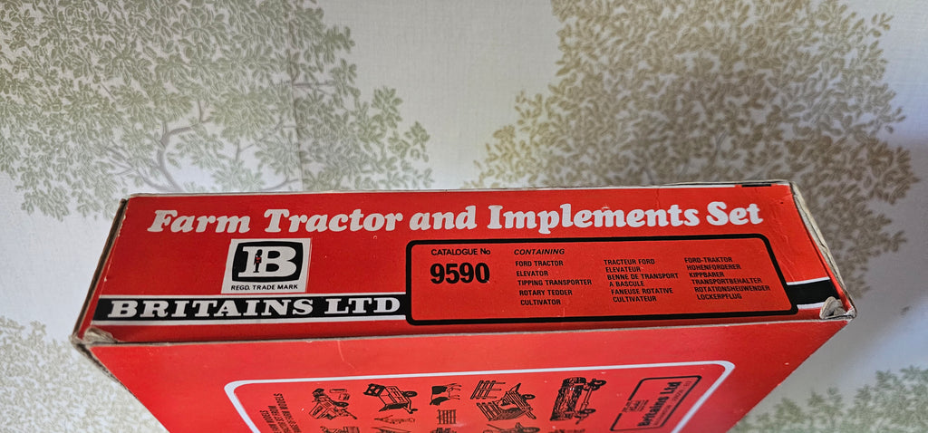 Britains Ford 6600 Gift Set Farm And Implements Set 9590