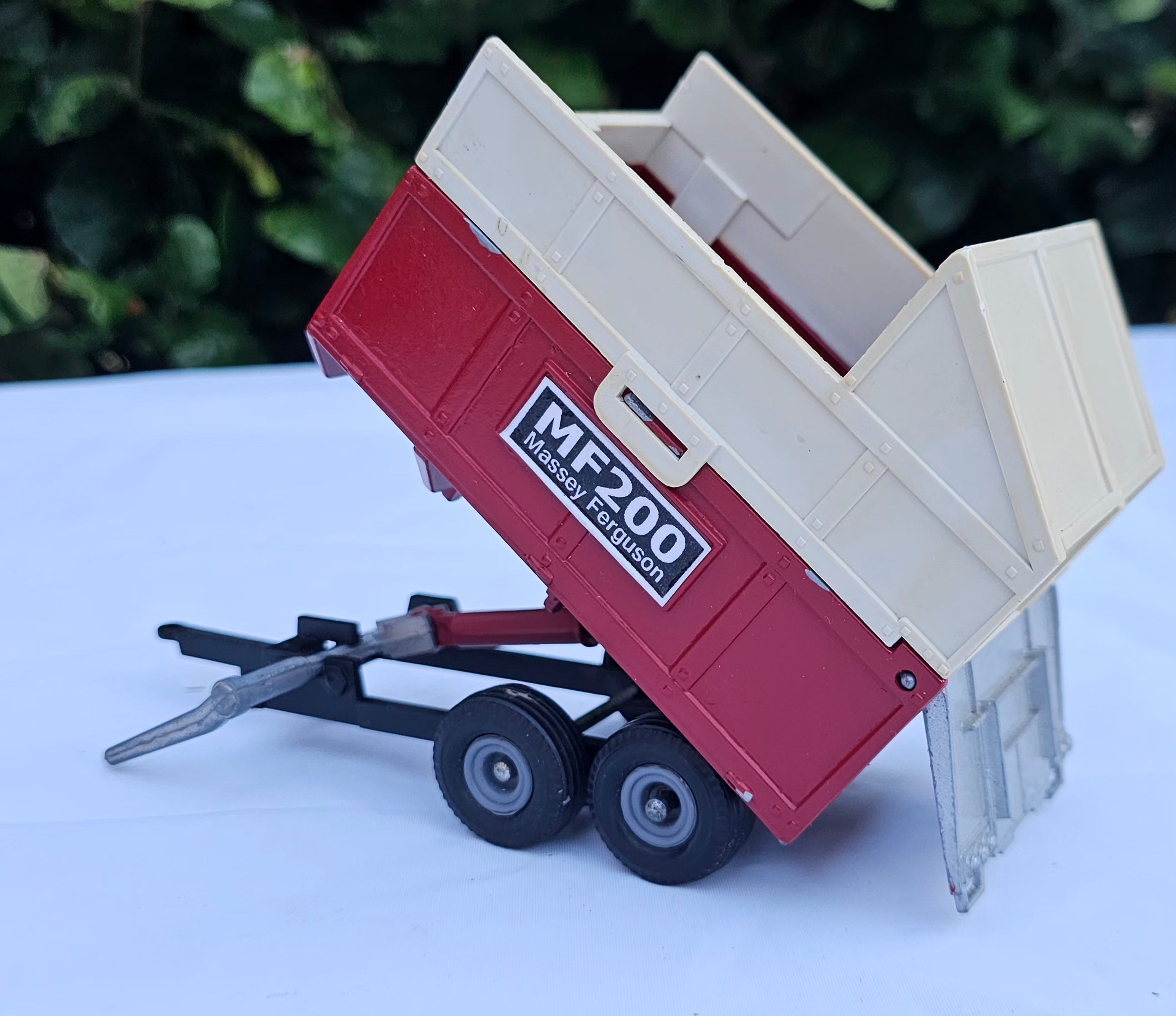 Britains MF 200 Twin Axle Silage Trailer Conversion