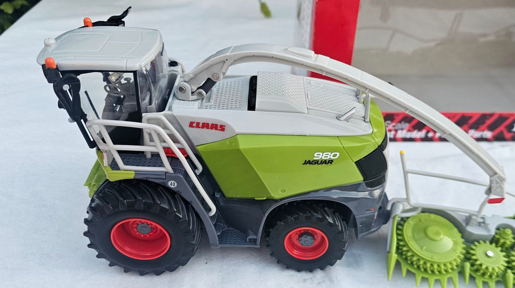 Britains Claas Jaguar 980 & Orbis 900 Forager