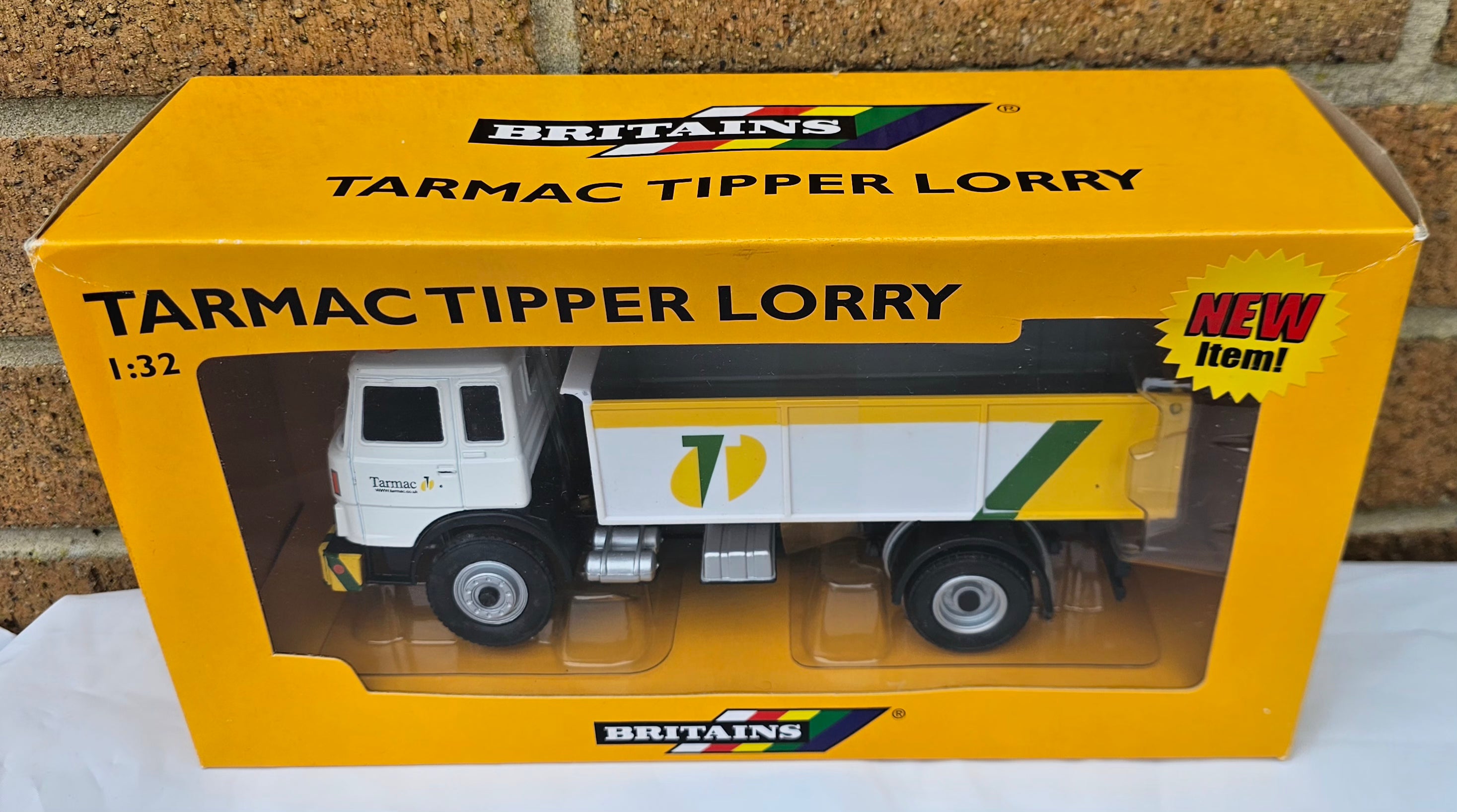 Britains Tarmc Tipper Lorry 40746