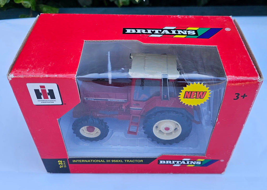 Britains International IH 956XL Tractor 42490