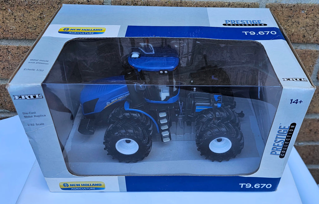 Ertl New Holland T9.670 Prestige Collection Tractor