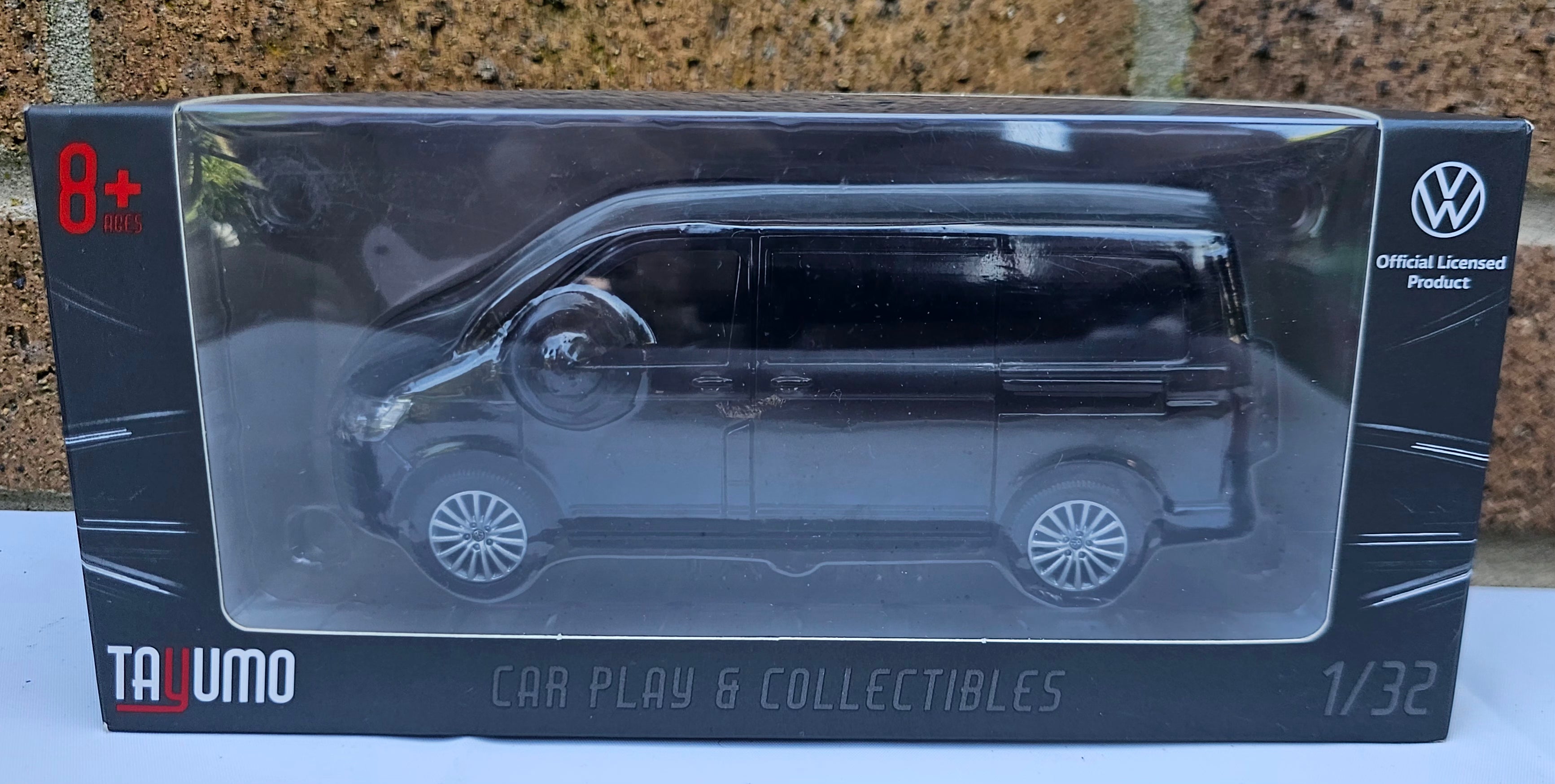 Tayumo 1/32 VW Transporter Van Diorama