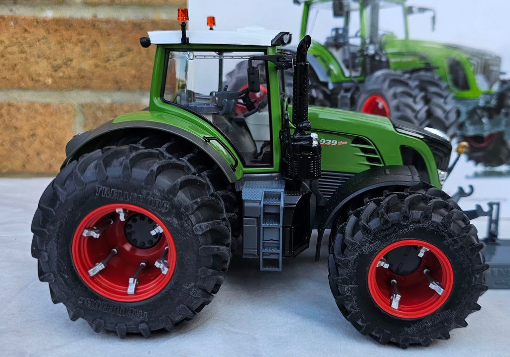 Wiking Fendt 939 Tractor With Dual Wheels