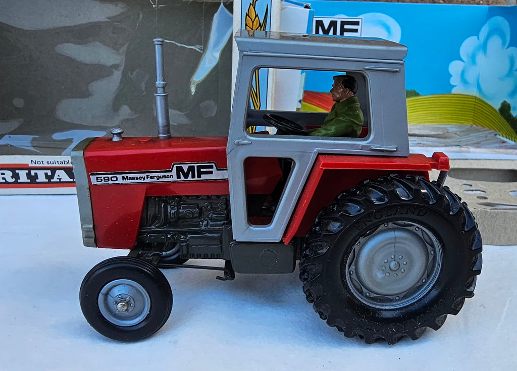Britains Massey Ferguson 590 9522