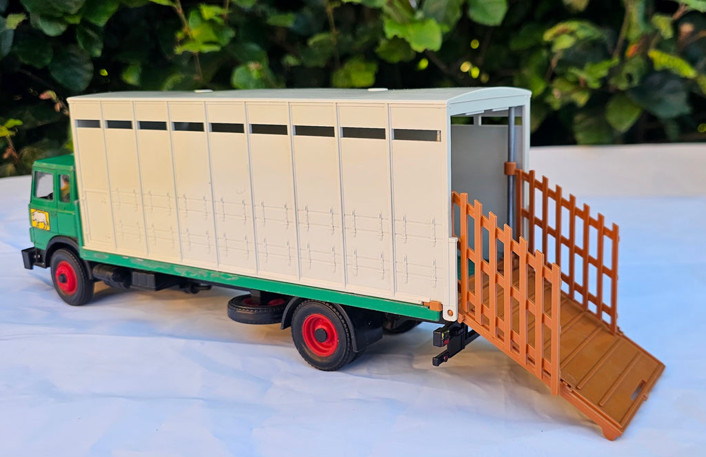 Britains Iveco Cattle Livestock Lorry Transporter Green