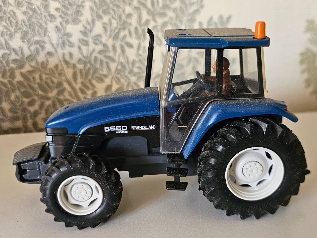 Britains New Holland NH Tractor 9488