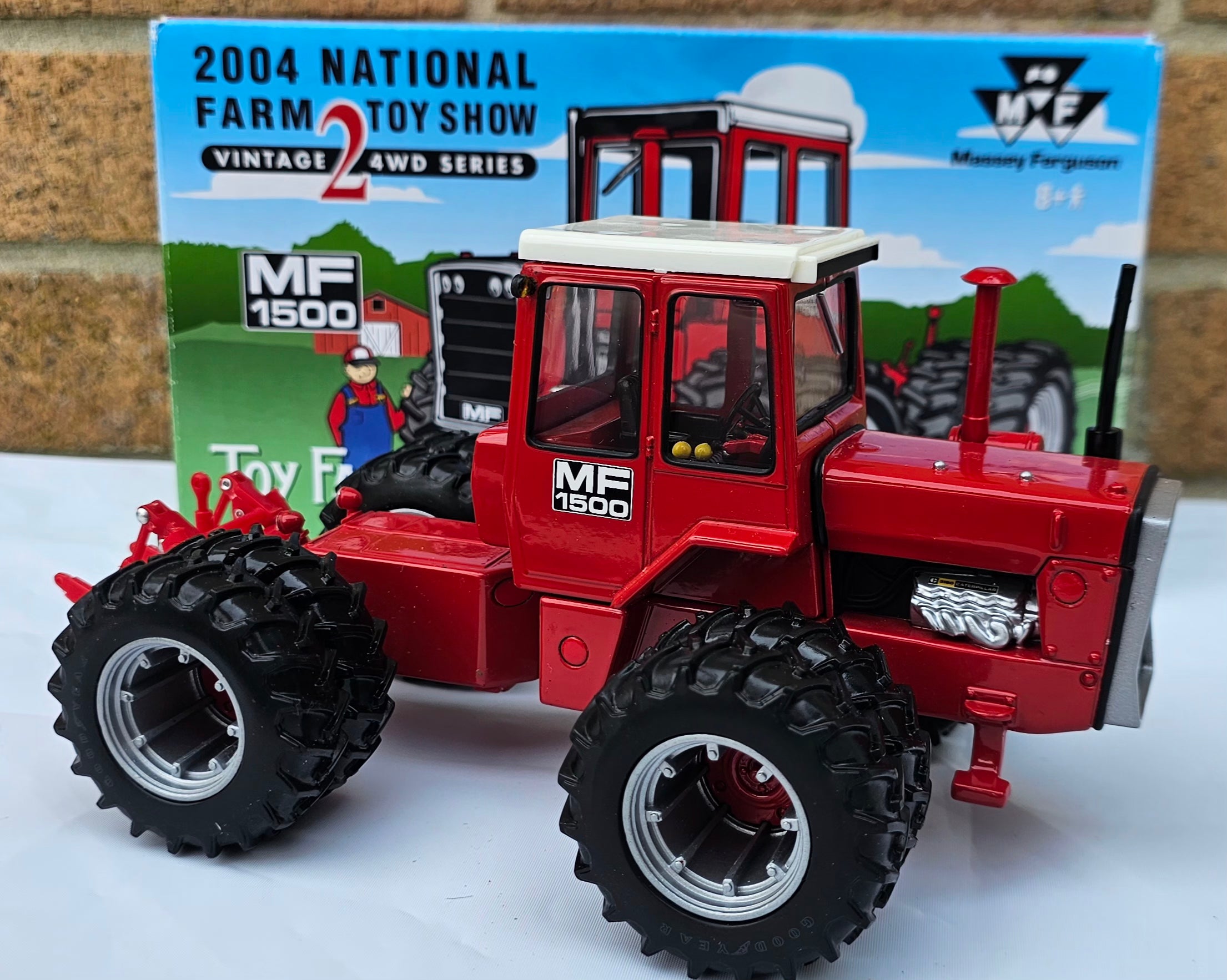 Ertl Toy Farmer Nationa Farm Toy Show MF 1500 Tractor 1/32