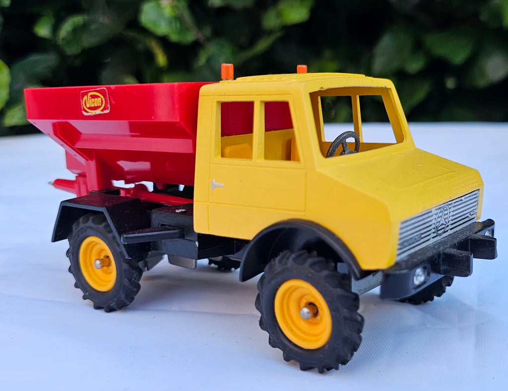 Britains Unimog & Vicon Spreader Conversion