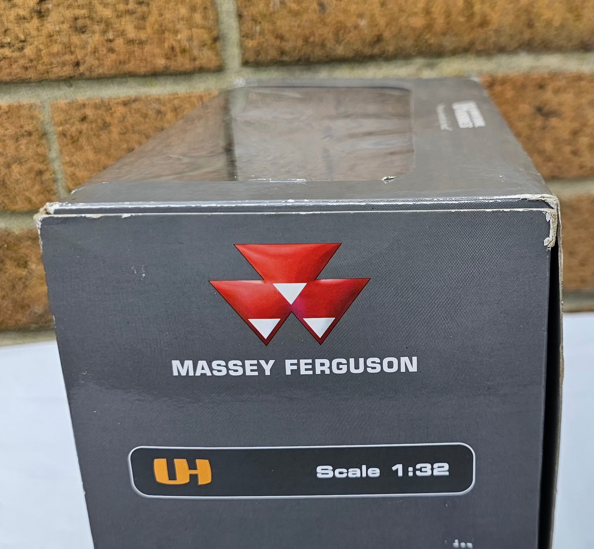 Universal Hobbies Massey Ferguson 6290 Tractor