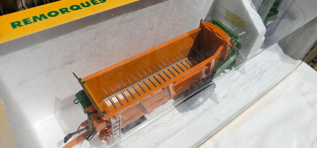 Universal Hobbies Remorques Dangerville Manure Spreader