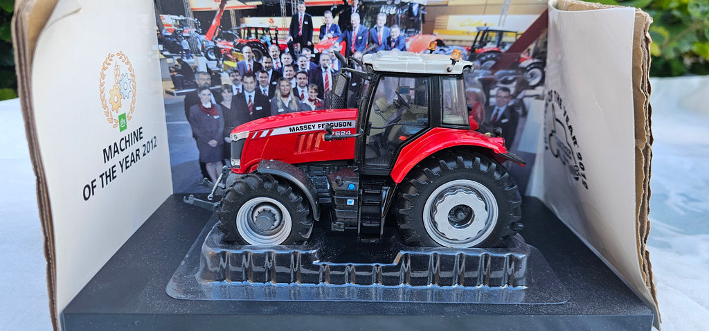 Universal Hobbies Massey Ferguson MF 7624 Tractor