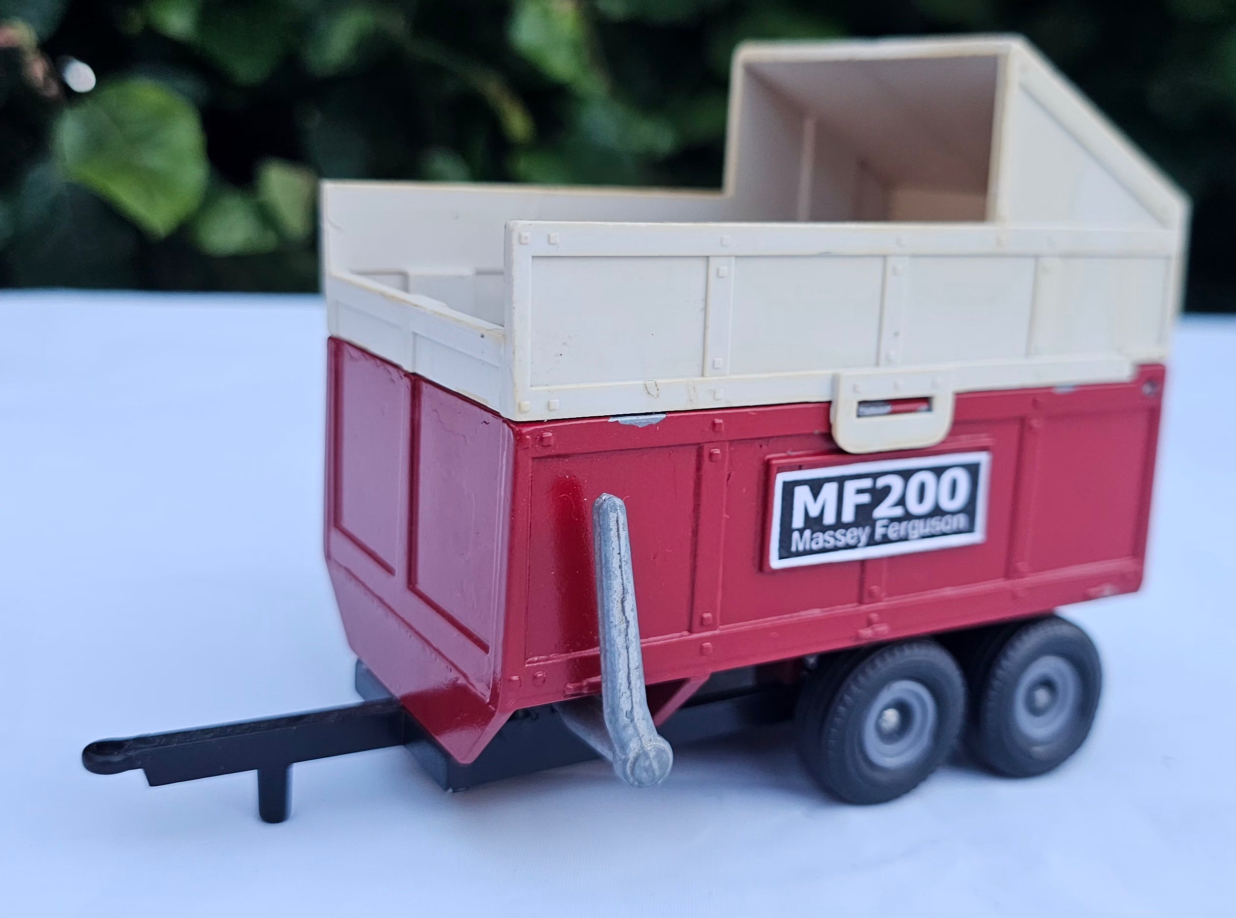 Britains MF 200 Twin Axle Silage Trailer Conversion