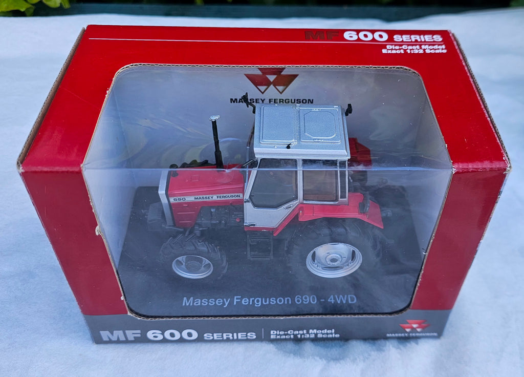 Universal Hobbies Massey Ferguson 675 4WD Tractor