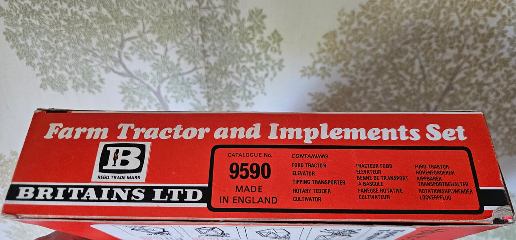 Britains Ford 6600 Gift Set Farm And Implements Set 9590