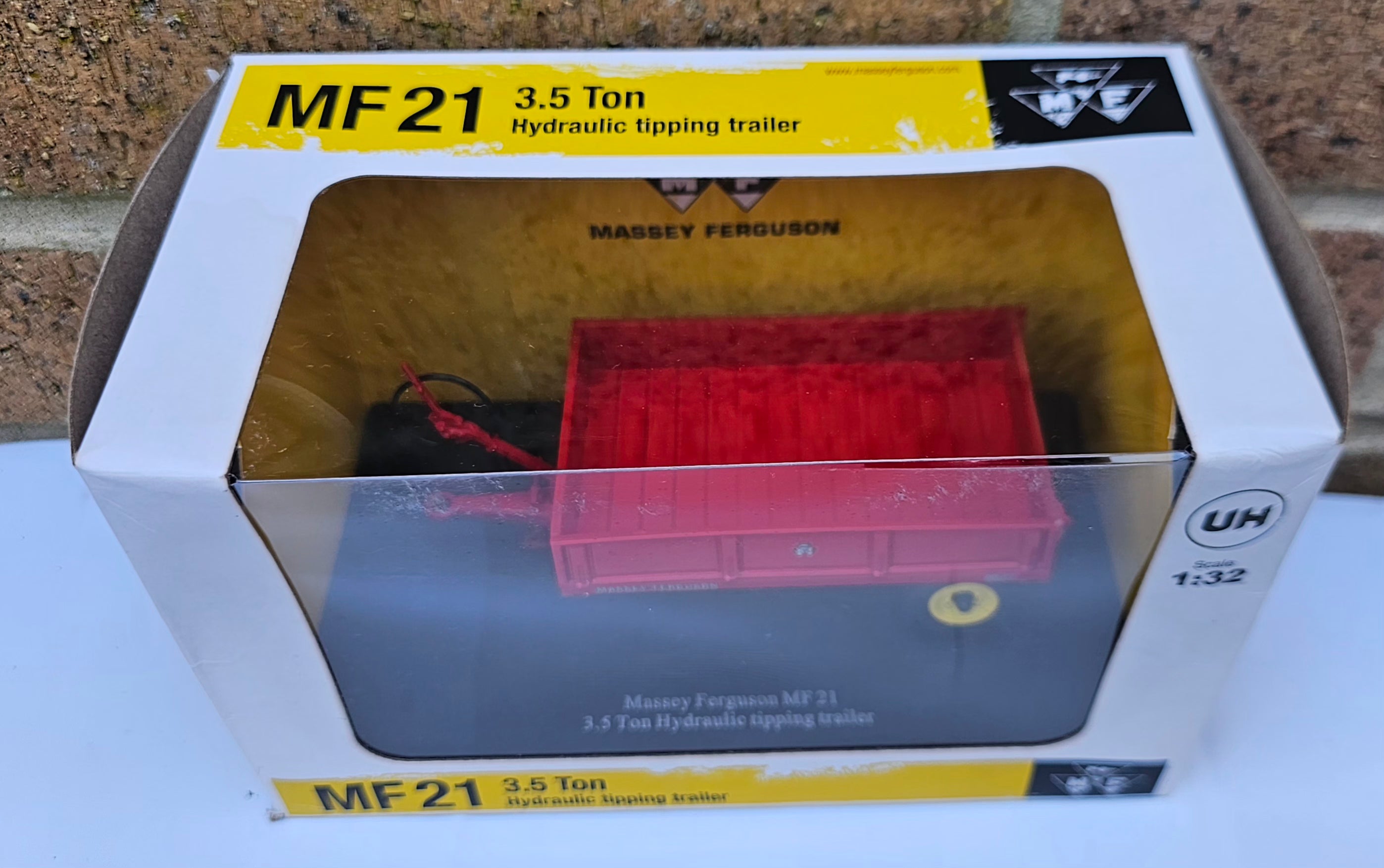 Universal Hobbies MF 21 Tipping Trailer UH6241