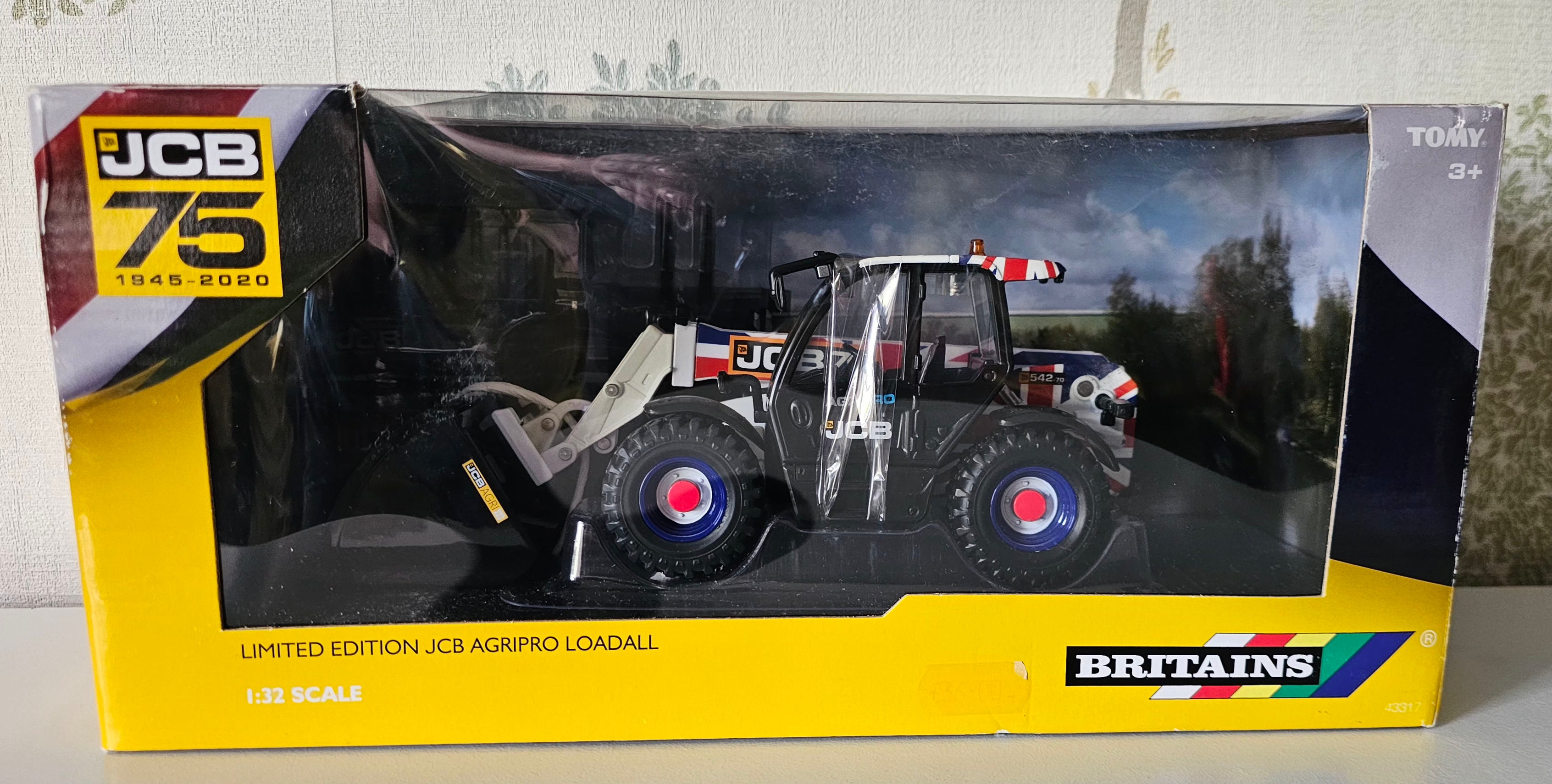 Britains JCB Agripro Loadall Union Jack 43317