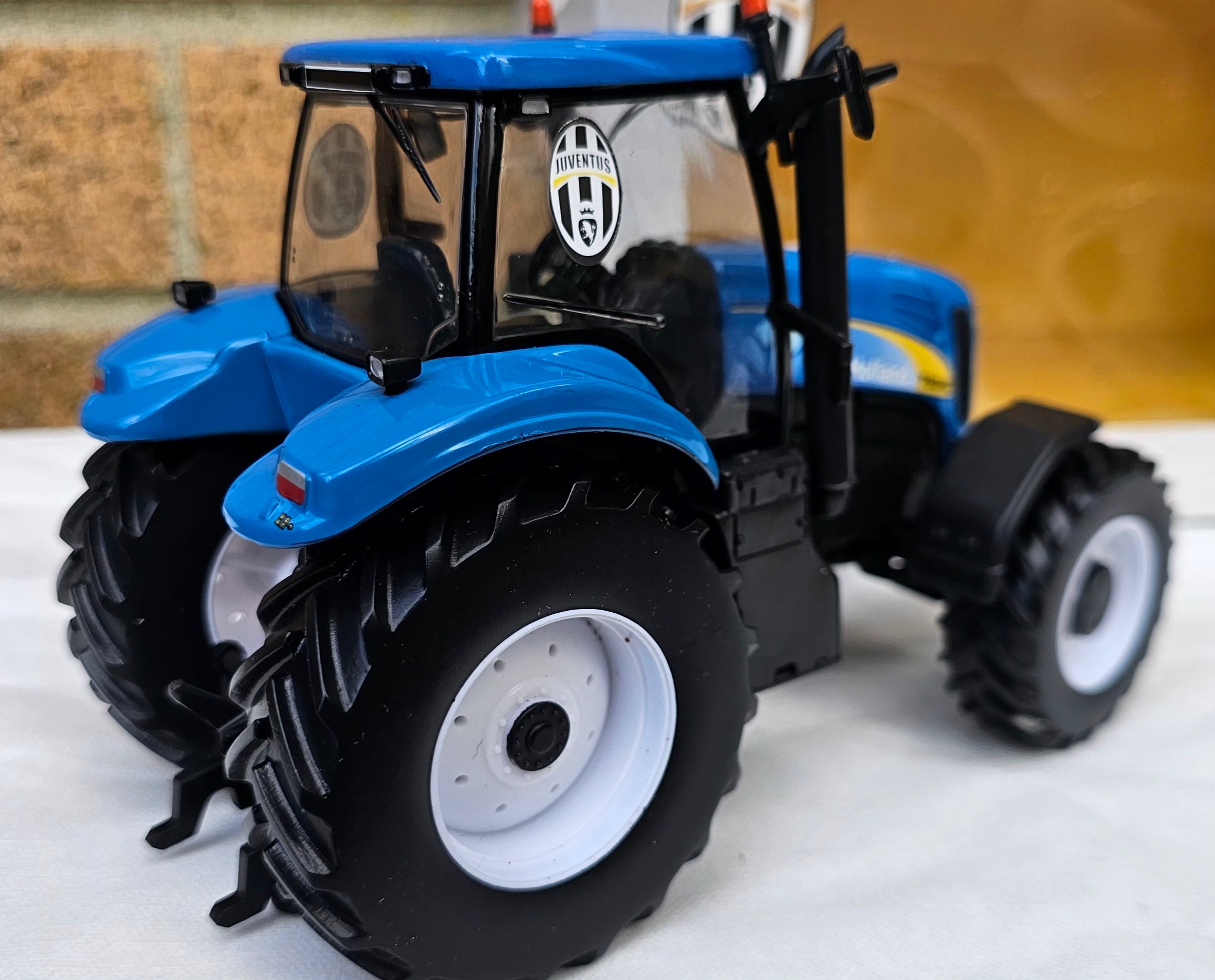 Britains New Holland T8040 Juventus Tractor
