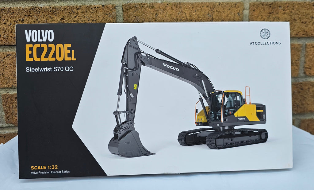 AT Collections Volvo EC220E Digger 360 1/32
