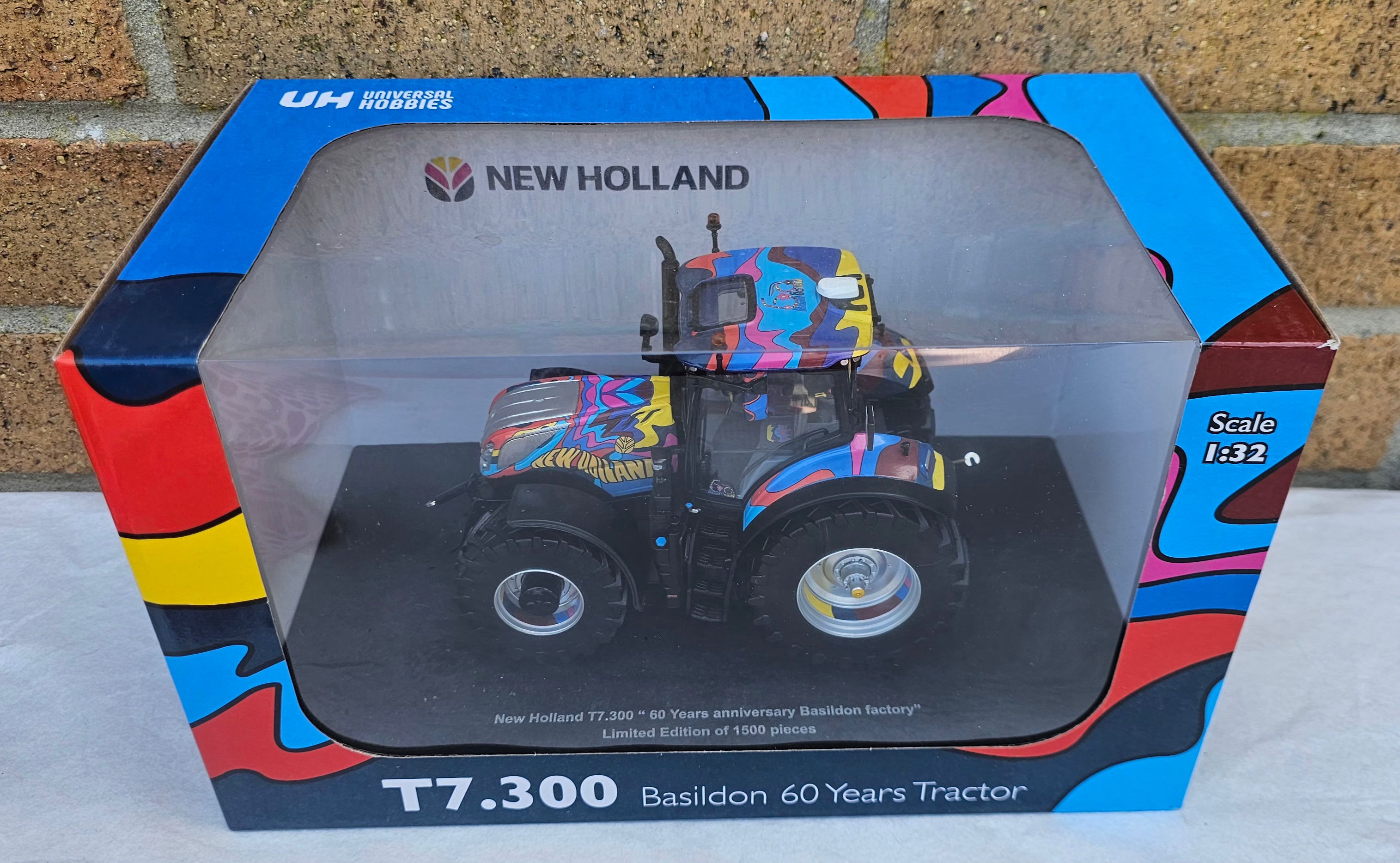 Universal Hobbies New Holland T7.300 Tractor Basildon 60 Years UH 6698