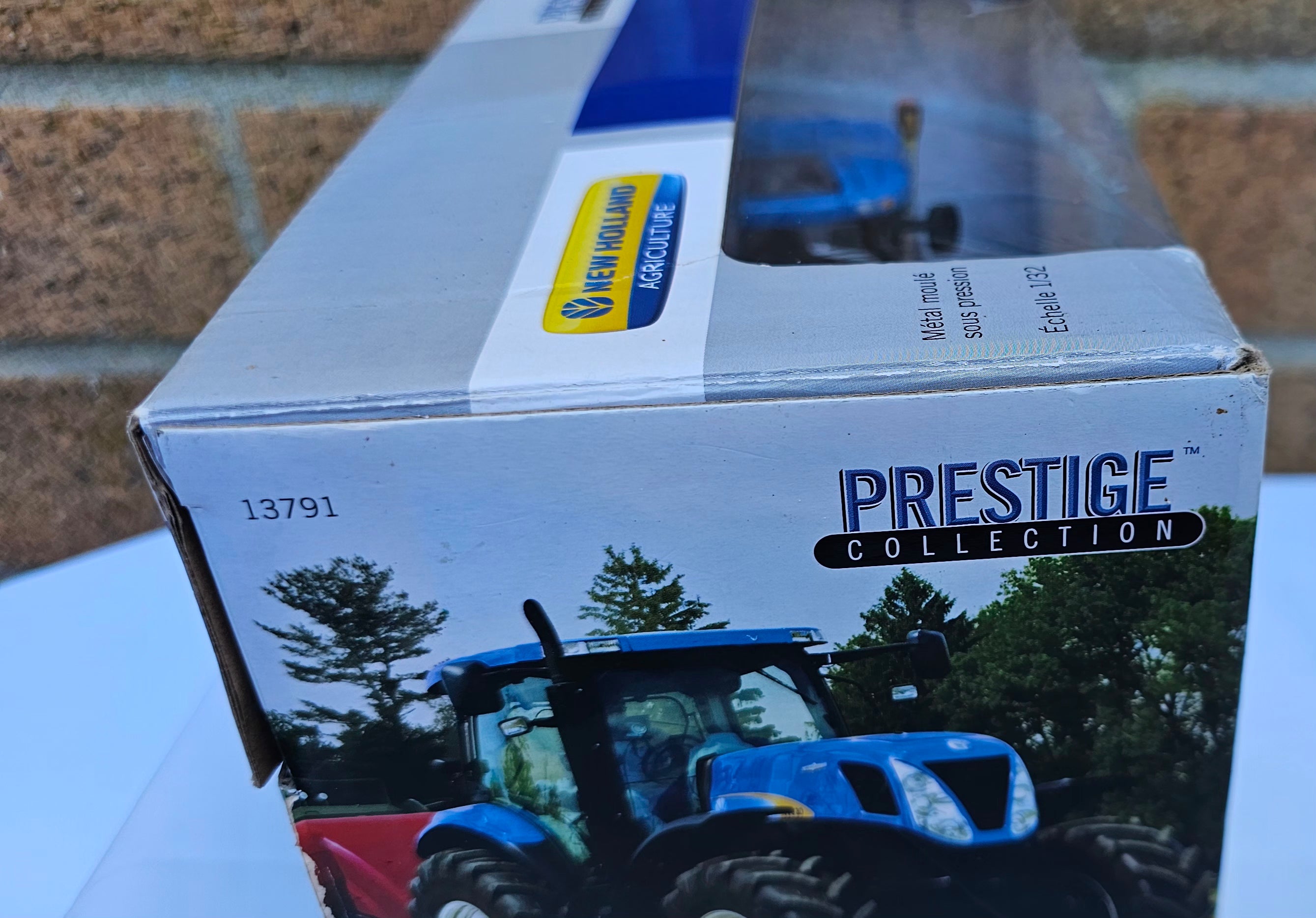 Ertl New Holland T7030 Prestige Collection Tractor