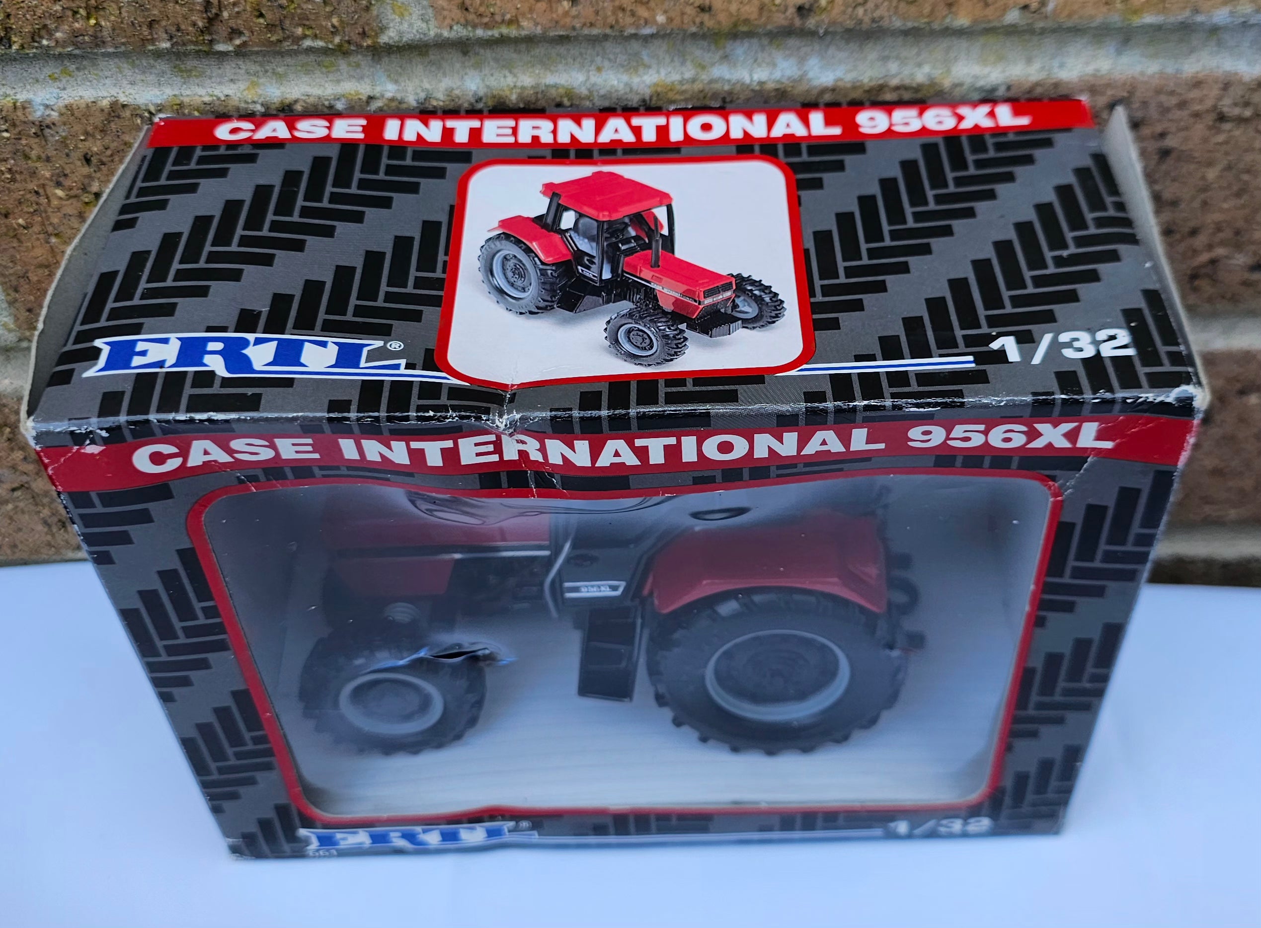 Ertl Case IH International 956XL Tractor