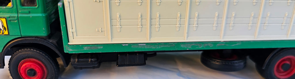 Britains Iveco Cattle Livestock Lorry Transporter Green